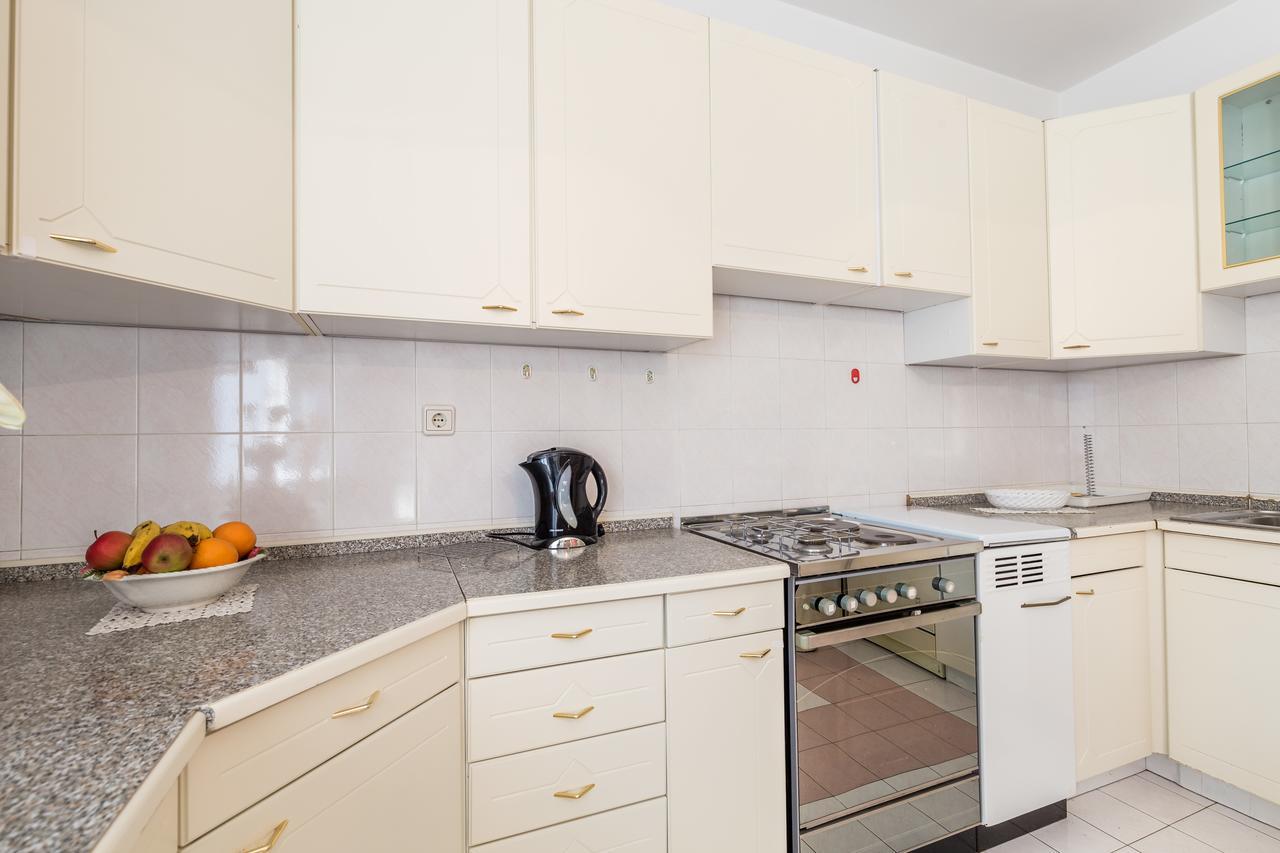 Rona Apartments Ani Ičići Eksteriør bilde