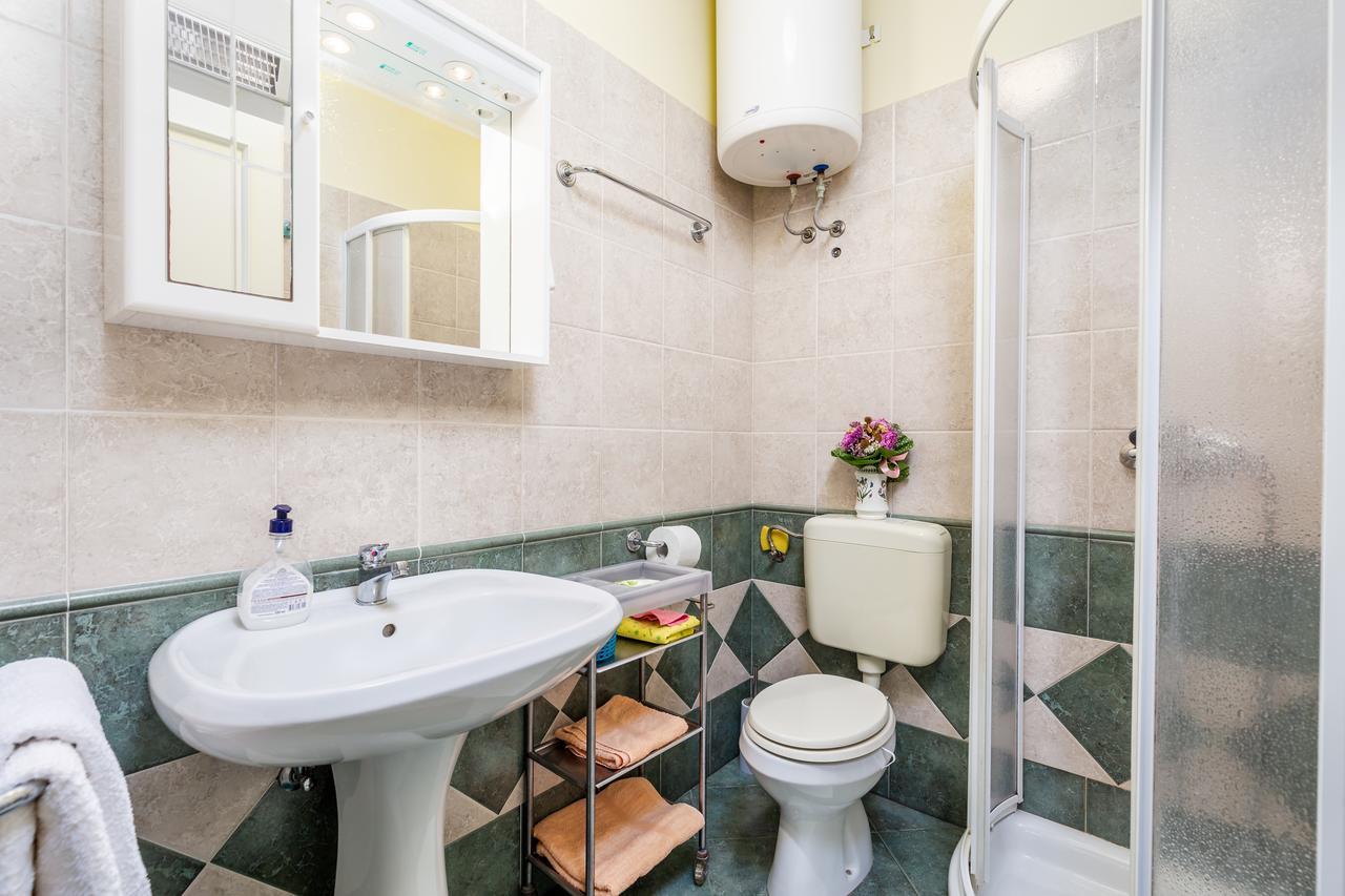 Rona Apartments Ani Ičići Eksteriør bilde