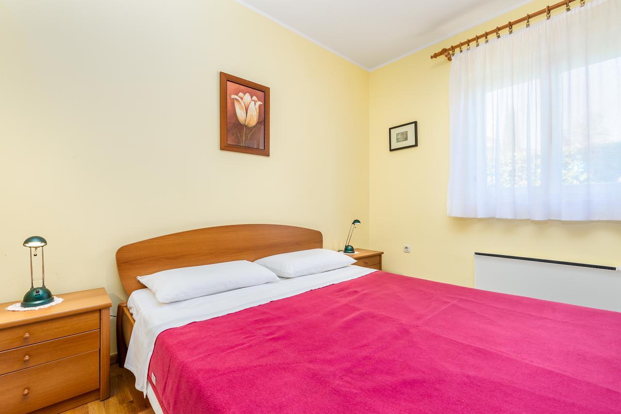 Rona Apartments Ani Ičići Eksteriør bilde