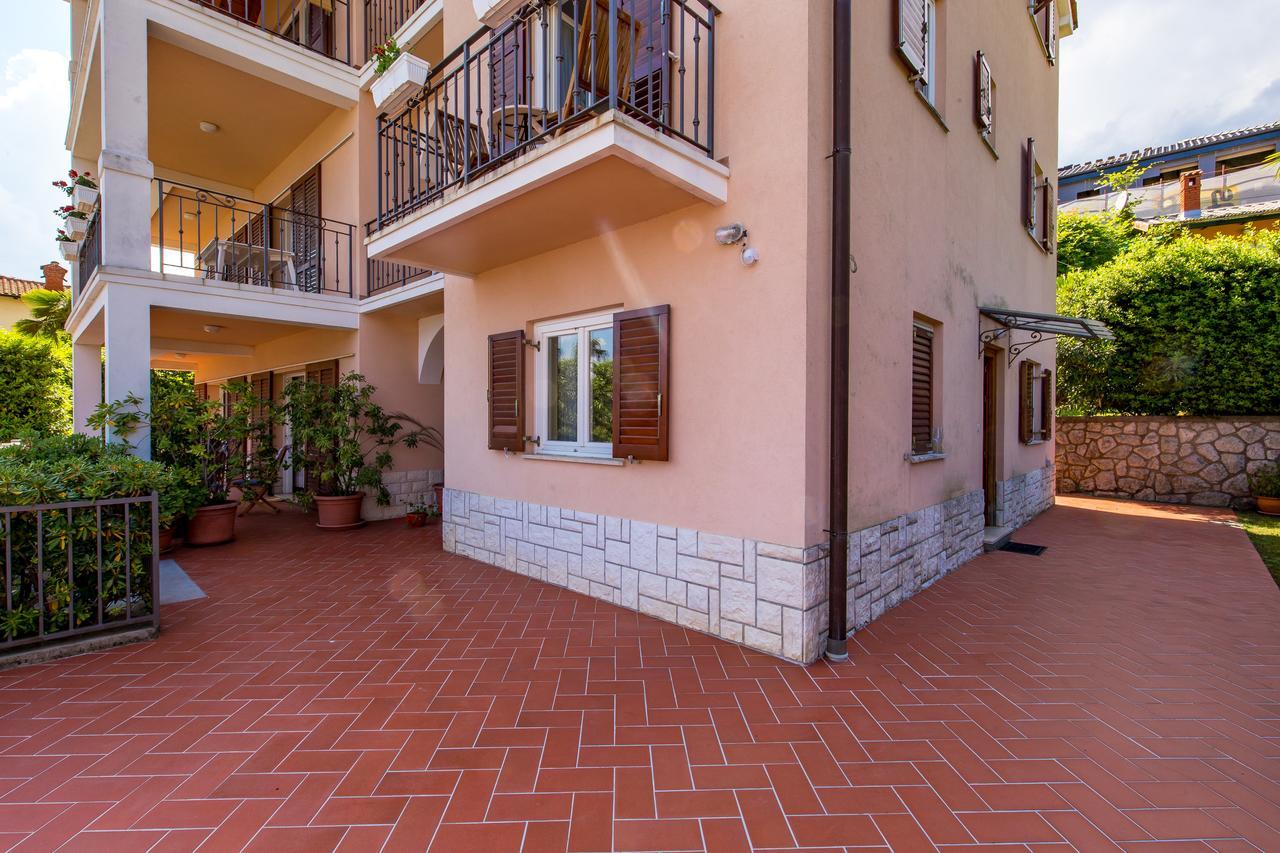 Rona Apartments Ani Ičići Eksteriør bilde