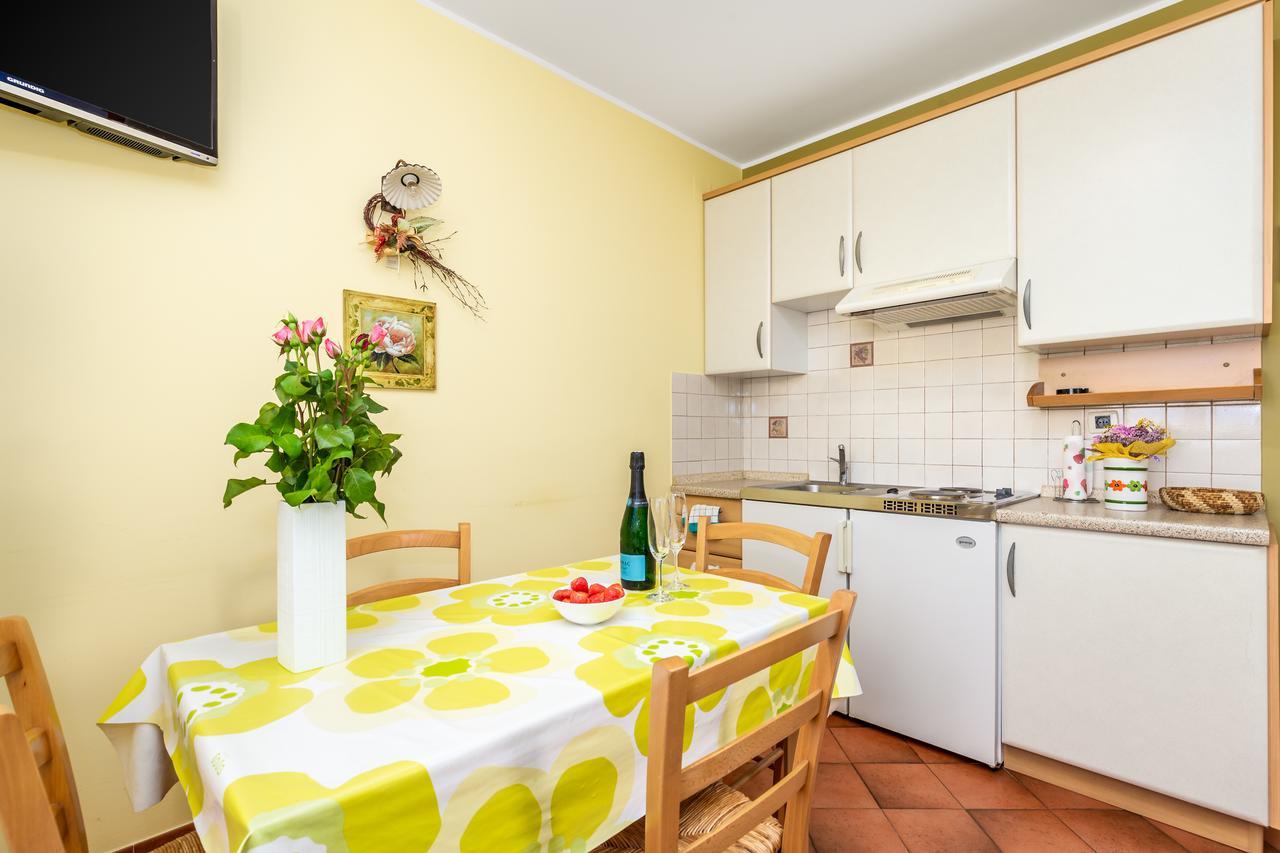 Rona Apartments Ani Ičići Eksteriør bilde