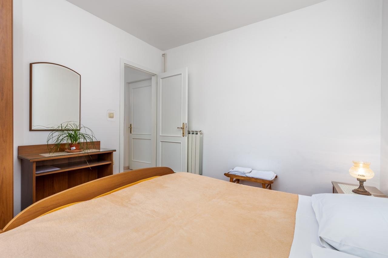 Rona Apartments Ani Ičići Eksteriør bilde