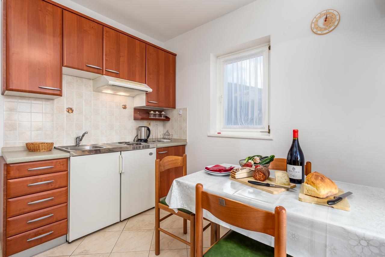 Rona Apartments Ani Ičići Eksteriør bilde