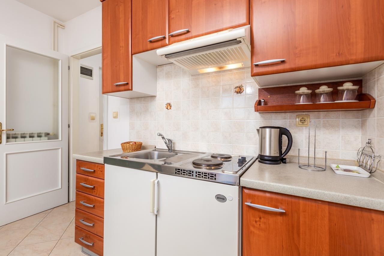 Rona Apartments Ani Ičići Eksteriør bilde