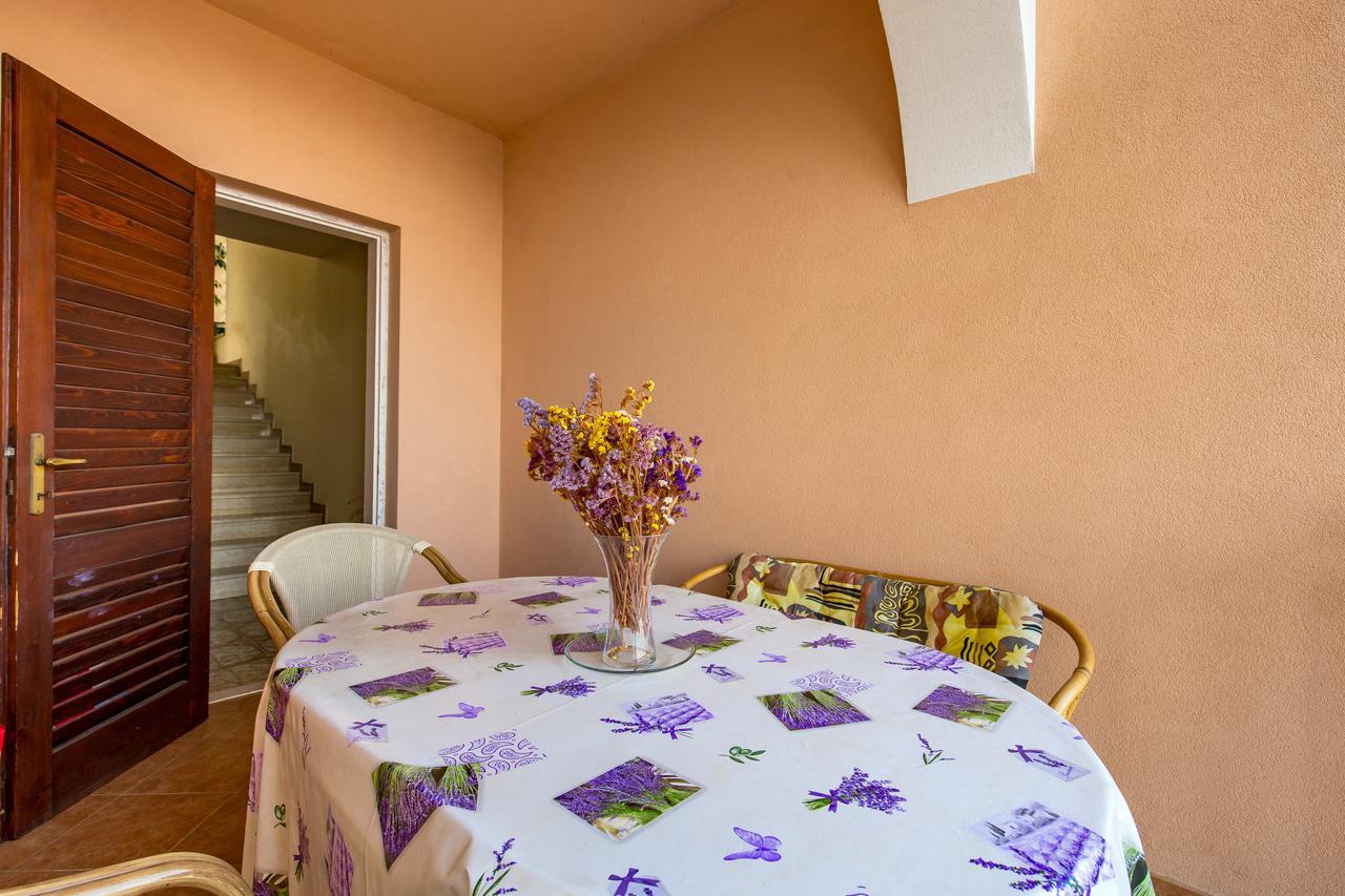 Rona Apartments Ani Ičići Eksteriør bilde
